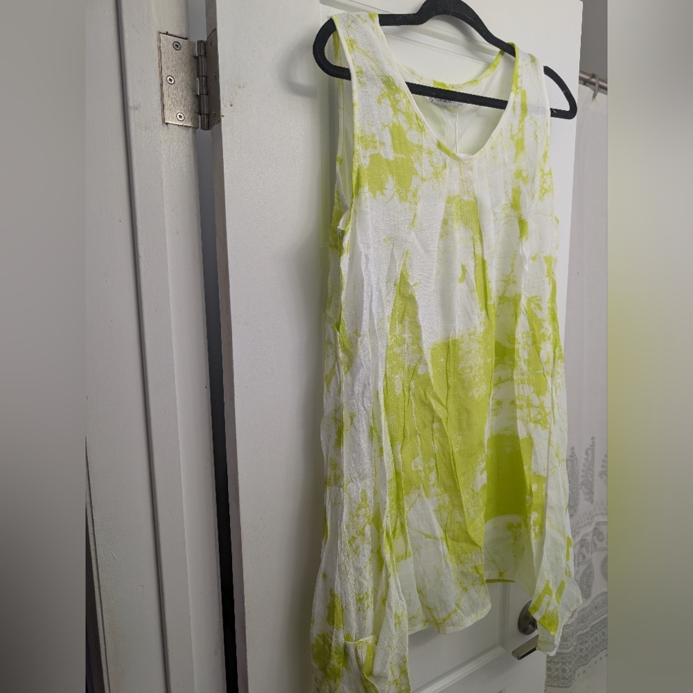 🔵 Lime And White Boho Top